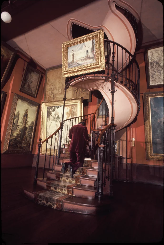 Salvador Dalí au Musée Gustave Moreau de Paris, 1969 © PATRICE HABANS/PARIS MATCH/SCOOP Droits d’image de Salvador Dalí réservés. Fundació Gala-Salvador Dalí, Figueres, 2024